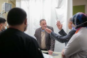 الخطيب يزور مشجع نادي الاتحاد.. ويؤكد على توفير الرعاية الطبية اللازمة