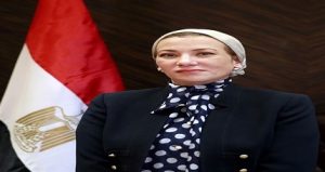 وزيرة البيئة د. “ياسمين فؤاد” نتصدى بالقانون لكل من يلقي المخلفات في غير الأماكن المخصصة لها
