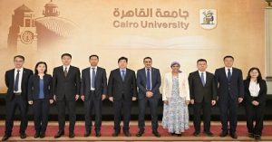 د.”محمود السعيد” نائب رئيس جامعة القاهرة لشئون الدراسات العليا والبحوث يستقبل نائب عمدة مدينة “بكين الصينية”