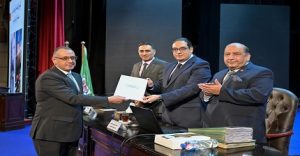 مجلس “جامعة القاهرة” يكرم فريق العمل المشارك فى التنظيم الناجح لزيارة الرئيس الفرنسي “ايمانويل ماكرون” للجامعة