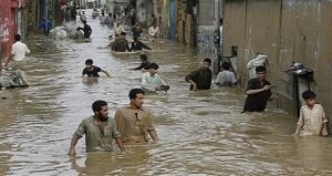 باكستان تجلى 150 ألف شخص من البنجاب بسبب الفيضانات