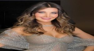 الفنانة “نانسي عجرم” تستعرض رشاقتها .. بفستان مجسم
