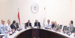 استمرارًا لسياسة تطوير المعاهد العليا.. وزير التعليم العالي يعقد اجتماعًا مع أعضاء اللجنة الوزارية