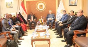 وزير التعليم العالي يستقبل وزير خارجية جمهورية القمر المتحدة لبحث تعزيز العلاقات الأكاديمية والبحثية بين الجانبين