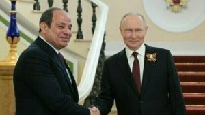 الرئيس “السيسي” يعود من روسيا باستثمارات ضخمة ومشاركة تاريخية.. مصر تخطف الأنظار في احتفالات روسيا