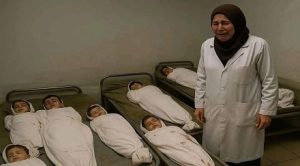 طبيبة أطفال بمستشفي ناصر بغزة بفلسطين تستقبل أطفالها الـ7 أشلاء متفحمين نتيجة قصف الأحتلال الإسرائيلى