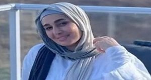 الفنانة “حلا شيحة” ترتدي الحجاب مجدداً.. وتستقر مع أبنائها في كندا