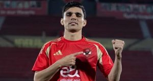 لاعب الأهلي “أشرف بن شرقي” سعداء بدرع الدوري.. ونعد الجماهير بالمزيد من التتويجات