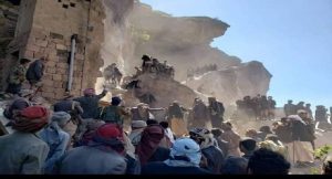 مقتل 13 شخصا وحصار أكثر من 20 آخرين بسبب انهيار صخرى فى إندونيسيا