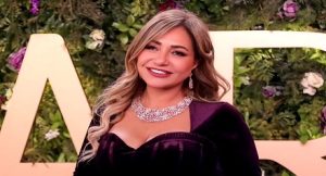 الفنانة “ليلى علوي” تحتفل بأجمل لحظة في حياتها بنجاح ابنها “خالد” في مشروع تخرّجه بالجامعة