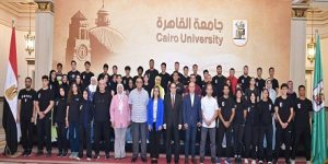 رئيس جامعة القاهرة يستقبل بعثة الاتحاد المصري لألعاب القوى المشاركة فى البطولة الإفريقية بنيجيريا