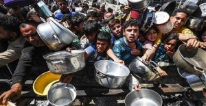 إعلام فلسطيني: 74 شهيدا بينهم 13 من منتظري المساعدات في غارات إسرائيلية