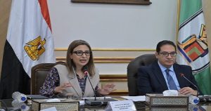 رئيس جامعة القاهرة يترأس اجتماع لجنة الهوية البصرية للحرم الجامعي