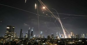 جيش الاحتلال الإسرائيلي.. إيران أطلقت 400 صاروخ بالستي منذ بدء الحرب