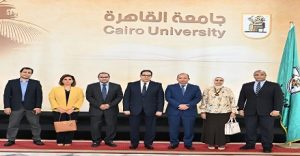 رئيس “جامعة القاهرة” يعقد اجتماعًا مع أعضاء لجنة الأمانة العلمية وأخلاقيات البحث العلمى بكلية طب قصر العيني بحضور الدكتور “حسام صلاح” عميد الكلية