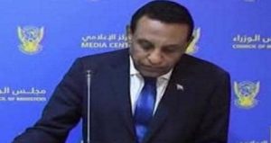 رئيس وزراء السودان يحل الحكومة..ويشدد على أولوية الأمن واستعادة الاستقرار