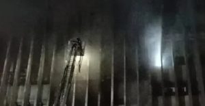 استمرار عمليات التبريد والسيطرة على حريق سنترال رمسيس بعد ظهور النيران