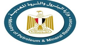 وزارة البترول.. تفعيل خطة الطوارئ فور انقلاب بارج بحري في جبل الزيت بخليج السويس