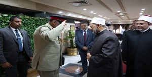 شيخ الأزهر يستقبل رئيس الأركان الباكستاني ويؤكِّد.. لا استقرار في العالم دون حل لقضية فلسطين