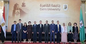 رئيس جامعة القاهرة يستقبل وفد الجمعية الصينية للتعليم العالي لبحث آفاق التعاون الأكاديمي والبحثي