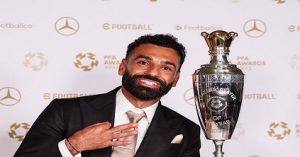 وزير الشباب والرياضة يهنئ النجم المصري “محمد صلاح” بفوزه بجائزة أفضل لاعب في الدوري الإنجليزي للمرة الثالثة
