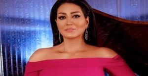 الفنانة “وفاء عامر” تنفي شائعة سفرها للخارج .. «أنا جوه البلد وبتابع التحقيقات»
