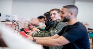 د.”أحمد حمد” القائم بأعمال رئيس جامعة مصر للمعلوماتية.. اقبال غير مسبوق على الدراسة بكلية الهندسة