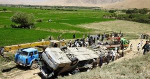 مصرع أكثر من 70 شخصا في حادث اصطدام شاحنة بحافلة ركاب في أفغانستان