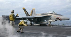 انفجار مقاتلة أمريكية من طراز “Hornet” أثناء محاولتها الإقلاع من مطار في ماليزيا