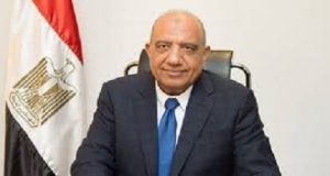 نجاة وزير الكهرباء “محمود عصمت” بعد حادث مروري أثناء توجهه لمدينة العلمين
