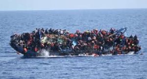 3 قتـ.لى و27 مفقودًا بعد غرق قارب جنوب جزيرة كريت