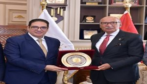 رئيس جامعة القاهرة يهنئ المستشار عاصم الغايش بتوليه منصب رئيس محكمة النقض ورئيس مجلس القضاء الأعلى
