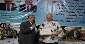 في يوم الوفاء للتجديف الكاتب الصحفي “أيمن بدرة” يكرم  الكابتن “علاء حسن كامل”
