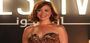 الفنانة “منة شلبي” تحسم الجدل وتكشف سبب إخفائه لأول مرة .. “نعم تزوجت”