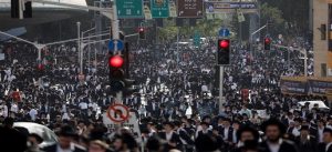 طائفة “الحريديم” في الجيش الإسرائيلي يغلقون القدس في مظاهرة مليونية ضد التجنيد