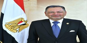 رئيس جامعة القاهرة يهنئ الدكتور “محمد رفعت السركي” بمناسبة تعيينه نائباً لرئيس جامعة القاهرة لشئون خدمة المجتمع وتنمية البيئة.