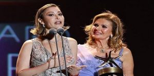 الفنانة “منّة شلبي” ترد لأول مرة على الموقف المحرج في مهرجان الجونة وتوجه رسالة ليسرا