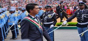هروب رئيس مدغشقر “أندريه راجولينا” بعد أسابيع من الاحتجاجات ..على متن طائرة عسكرية فرنسية
