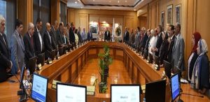 مجلس “جامعة حلوان” برئاسة الدكتور “السيد قنديل” يستهل جلسته بالوقوف دقيقة حداد على روح الدكتور “ياسر صقر”