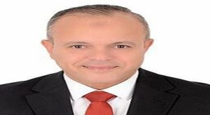 د. “أحمد فاروق” المدير التنفيذي لنادي جامعة حلوان في لقاء مع الفريق الأول لكرة القدم