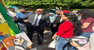 تحت رعاية دكتور “حسام صلاح” طلاب كلية طب قصر العيني ينظمون معرضاً فنياً ومشغولات يدوية في إطار احتفالات أكتوبر.