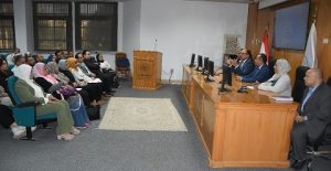 رئيس جامعة حلوان يعقد اجتماعًا لمناقشة خطة تشغيل نظام البصمة للعاملين، والتحول الرقمي الشامل بالجامعة