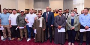 وزير العمل يُسلم عقود عمل للمتقدمين على فرص عمل في مجال الزراعة بالأردن