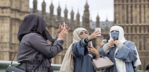 جدل فى إيطاليا حظر الحجاب للنساء .. غرامة 3 آلاف يورو لمنتهكى قانون يحظر ارتدائه