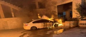 في تصعيد جديد..مستوطنون يحرقون منازل وسيارات في الضفة الغربية