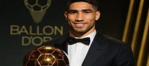 توج الدولي المغربي “أشرف حكيمي” لاعب باريس سان جيرمان بجائزة أفضل لاعب في أفريقيا