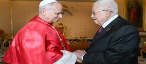 بابا الفاتيكان “البابا لاوون الـ14” يبحث مع الرئيس الفلسطيني “محمود عباس” مساعدة قطاع غزة