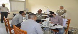جامعة حلوان تواصل دعمها الصحى للعاملين من خلال قافلة طبية بالتعاون مع الرواد للعيون