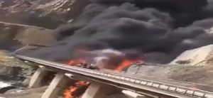 مصرع عشرات المعتمرين الهنود إثر حادث تصادم مروع بين حافلتهم وشاحنة صهريج نفط بالمدينة المنورة بالسعودية
