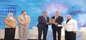 كلية التمريض بجامعة القاهرة تختتم فعاليات مؤتمرها العلمي السنوي حول “تحويل الرعاية نحو التميز التمريضي في عصر الذكاء الاصطناعي والتكنولوجيا الرقمية”